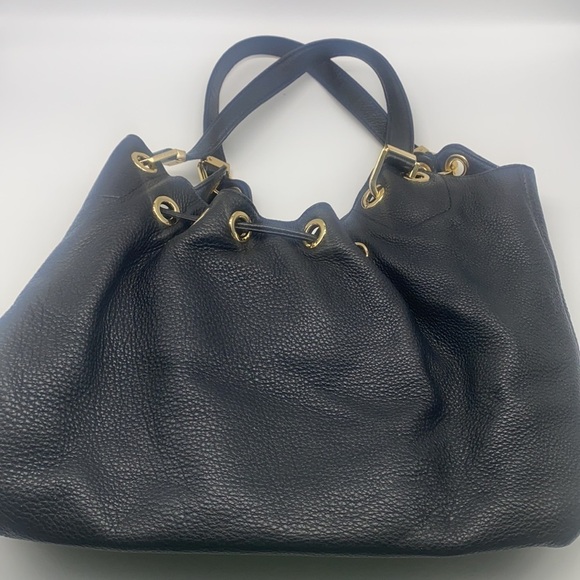 Michael Kors - Camden Black Pebbled Leather Shoulder Handbag With Snap Closure - Picture 6 of 16